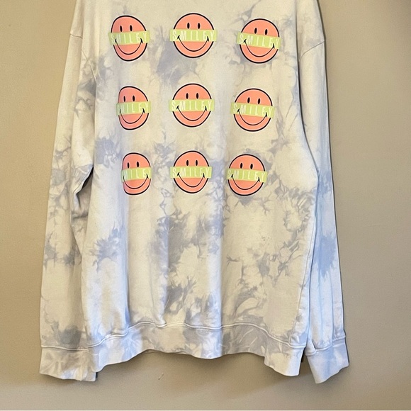 Smiley x H&M Light Blue Tie-Dye Sweatshirt with Smiley Faces – Size Large GUC - Picture 13 of 16